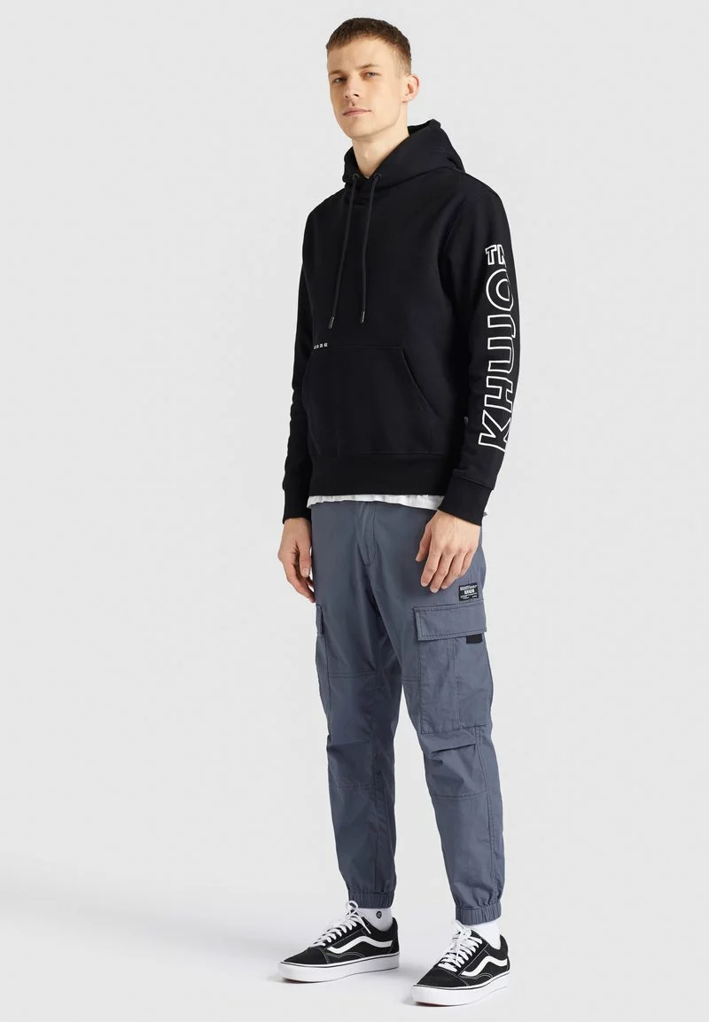 Rabatt ✔️ Khujo RODNEY - LOGO - Kapuzenpullover - Black, Herren 🔥 5 Rabatt ✔️ Khujo RODNEY - LOGO - Kapuzenpullover - Black, Herren 🔥 – Bild 5